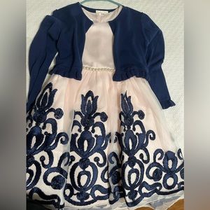 Brand new with out tags beautiful dress for a little girl in size 7